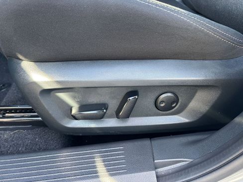 Used 2025 Nissan Rogue SV image 22