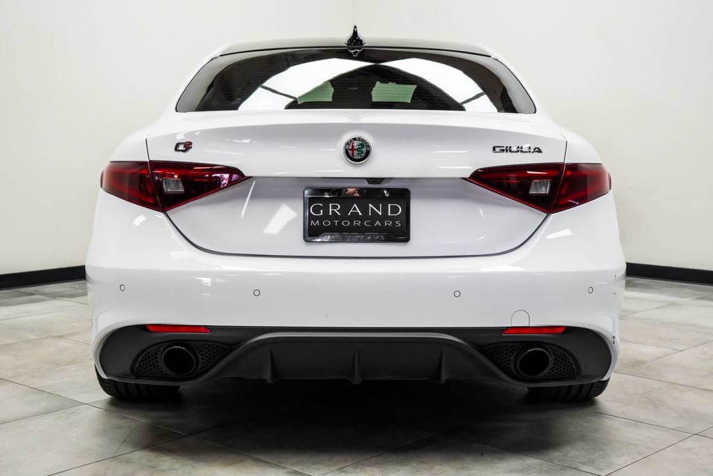 Used 2023 Alfa Romeo Giulia Veloce RWD image 11