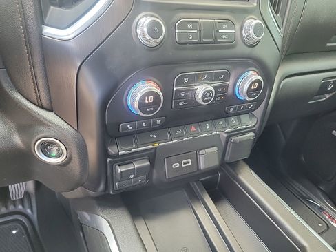 Used 2022 GMC Sierra 2500 AT4 w/ AT4 Preferred Package AWD/4WD image 22