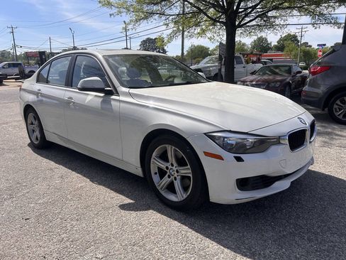 Used 2013 BMW 328i xDrive Sedan AWD/4WD image 2