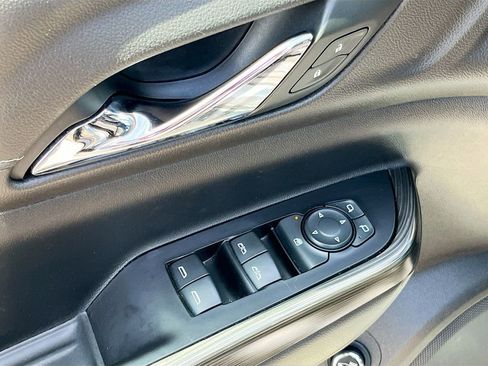 Used 2020 GMC Acadia SLT w/ Trailering Package FWD image 17