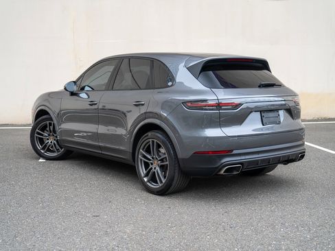 Used 2023 Porsche Cayenne image 3