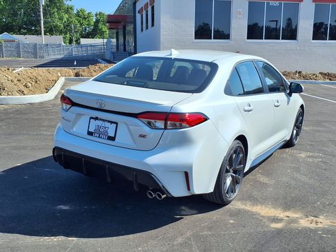 Certified 2025 Toyota Corolla SE w/ SE Premium Package FWD image 4