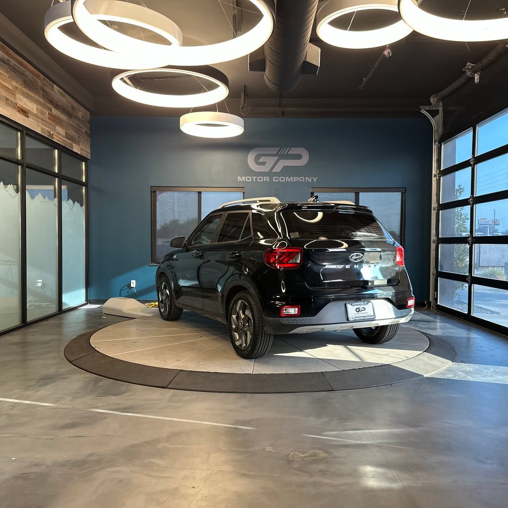 Used 2022 Hyundai Venue SEL FWD image 5