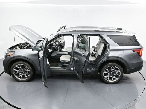 Used 2025 Ford Explorer Platinum w/ Ultimate Package AWD/4WD image 42