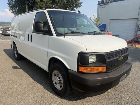 Used 2017 Chevrolet Express 3500 RWD image 6