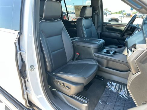 Used 2024 Chevrolet Suburban Premier RWD image 26