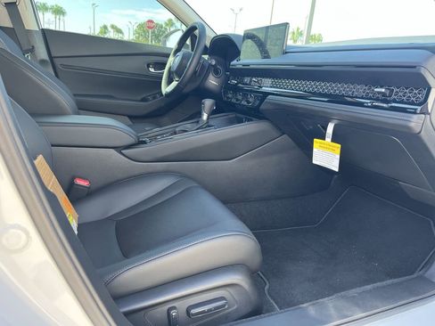 Used 2025 Honda Accord Touring image 10