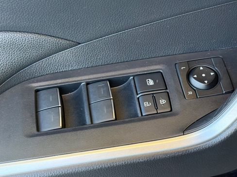 Used 2025 Toyota RAV4 XLE AWD/4WD image 13