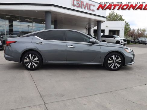 Used 2022 Nissan Altima 2.5 SV AWD/4WD image 7