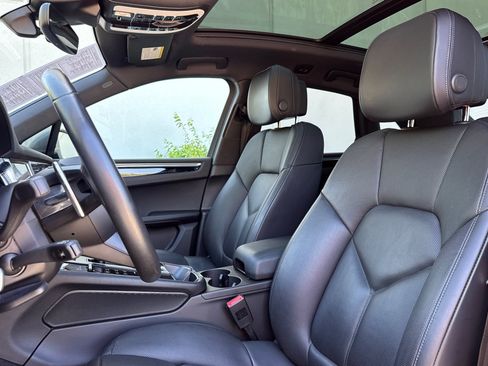 Used 2023 Porsche Macan AWD/4WD image 5