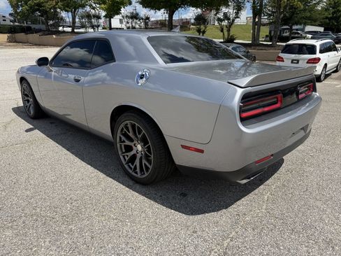 Used 2015 Dodge Challenger SRT w/ Technology Group RWD image 8