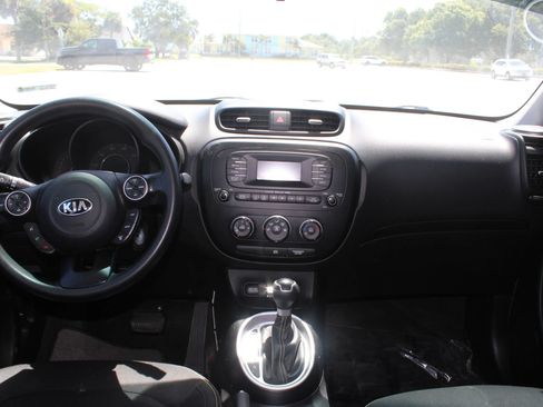 Used 2015 Kia Soul + FWD image 10