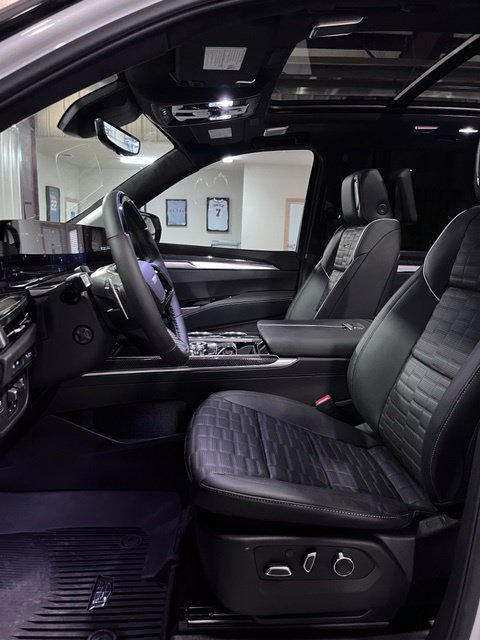Used 2026 Cadillac Escalade V w/ LPO, ONYX Package AWD/4WD image 17