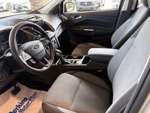 Used 2018 Ford Escape SE w/ SE Sync 3 Package FWD image 2
