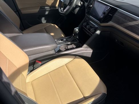 Used 2022 Volkswagen Atlas Cross Sport SE image 10