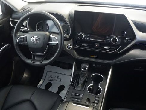 Used 2024 Toyota Highlander XLE image 30