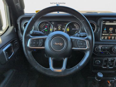 Used 2023 Jeep Wrangler Sahara w/ Cold Weather Group image 17