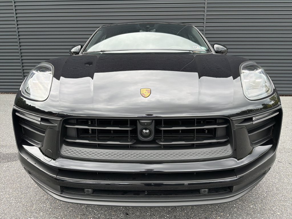 Certified 2026 Porsche Macan AWD/4WD image 8