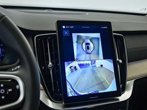 Certified 2025 Volvo XC90 B6 Plus w/ Protection Package Premier image 27