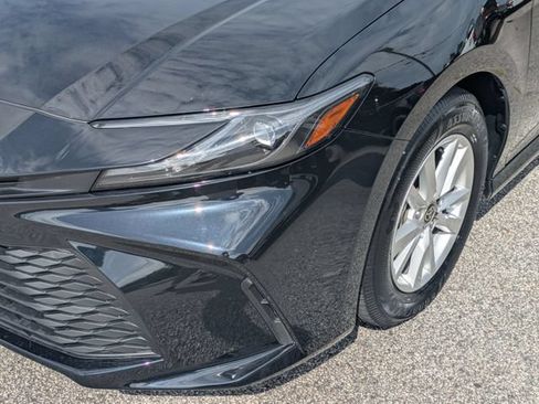 Used 2025 Toyota Camry LE FWD image 9