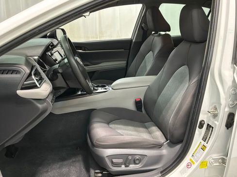 Used 2018 Toyota Camry LE image 19