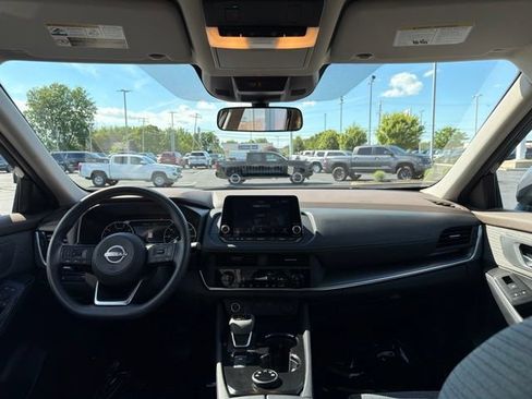Used 2023 Nissan Rogue SV AWD/4WD image 12