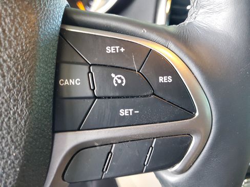 Used 2018 Jeep Grand Cherokee Limited image 24