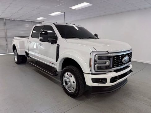 Used 2026 Ford F450 Platinum w/ FX4 Off-Road Package image 3