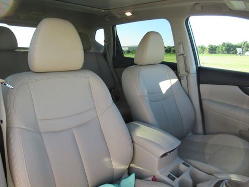 Used 2020 Nissan Rogue SL w/ Premium Package image 9