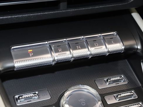 Used 2025 Lincoln Nautilus Premier image 7