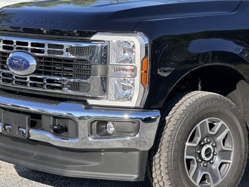 New 2025 Ford F250 XLT w/ FX4 Off-Road Package image 2