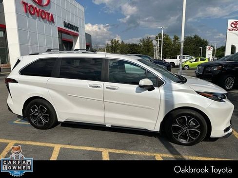 Used 2025 Toyota Sienna Platinum AWD/4WD image 4