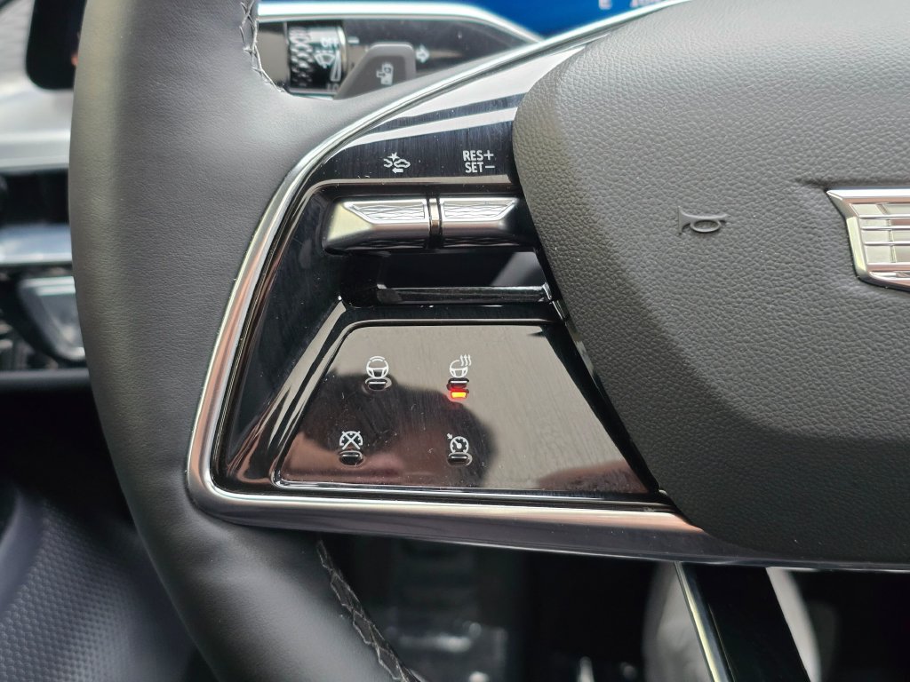 Certified 2024 Cadillac Lyriq Luxury AWD/4WD image 30