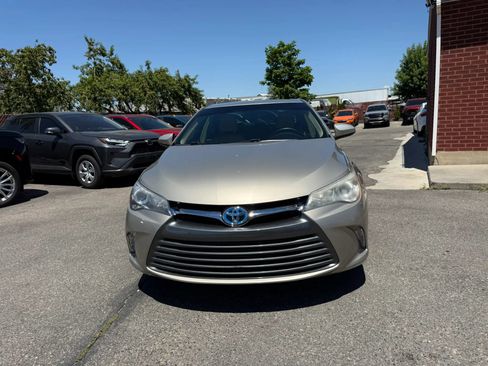 Used 2017 Toyota Camry XLE w/ Moonroof Package FWD image 2