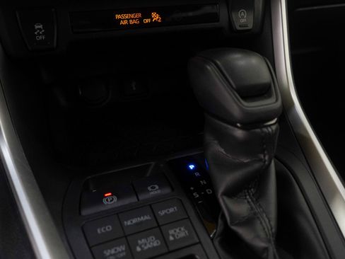 Used 2020 Toyota RAV4 LE image 14