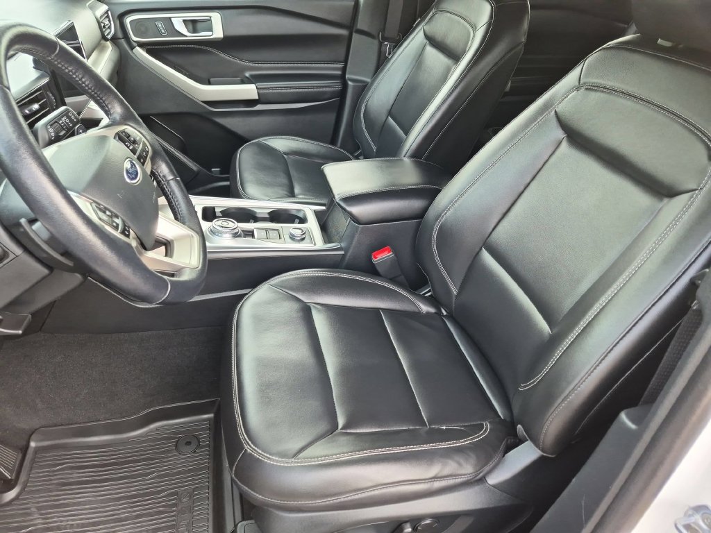 Used 2021 Ford Explorer XLT w/ Equipment Group 202A AWD/4WD image 18