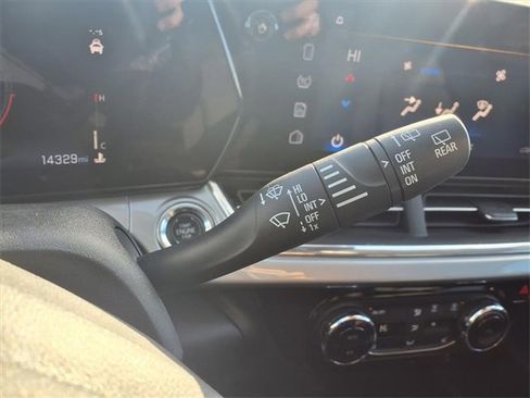 Used 2025 Chevrolet Trax LT w/ LT Convenience Package image 64