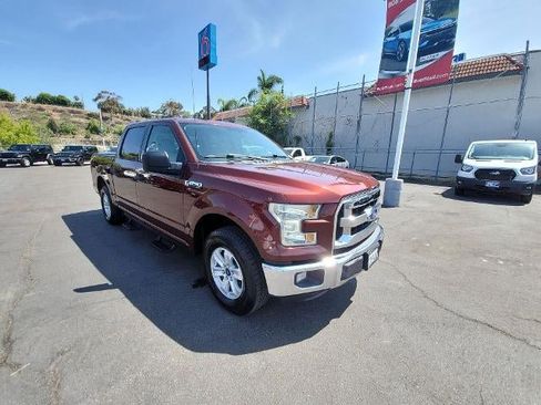 Used 2015 Ford F150 XLT w/ Trailer Tow Package RWD image 2