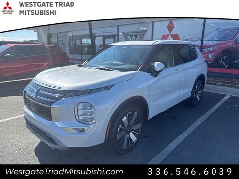 New 2026 Mitsubishi Outlander SE image 4