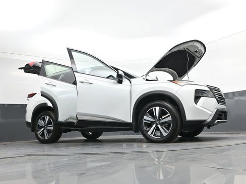 Used 2024 Nissan Rogue SL FWD image 55