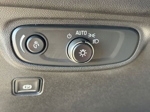 Used 2024 GMC Terrain SLE w/ Driver Convenience Package image 23