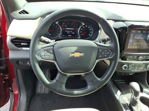 Used 2023 Chevrolet Traverse LT image 7