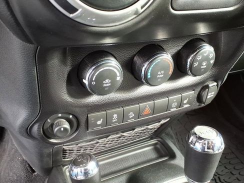 Used 2017 Jeep Wrangler Unlimited Rubicon image 22