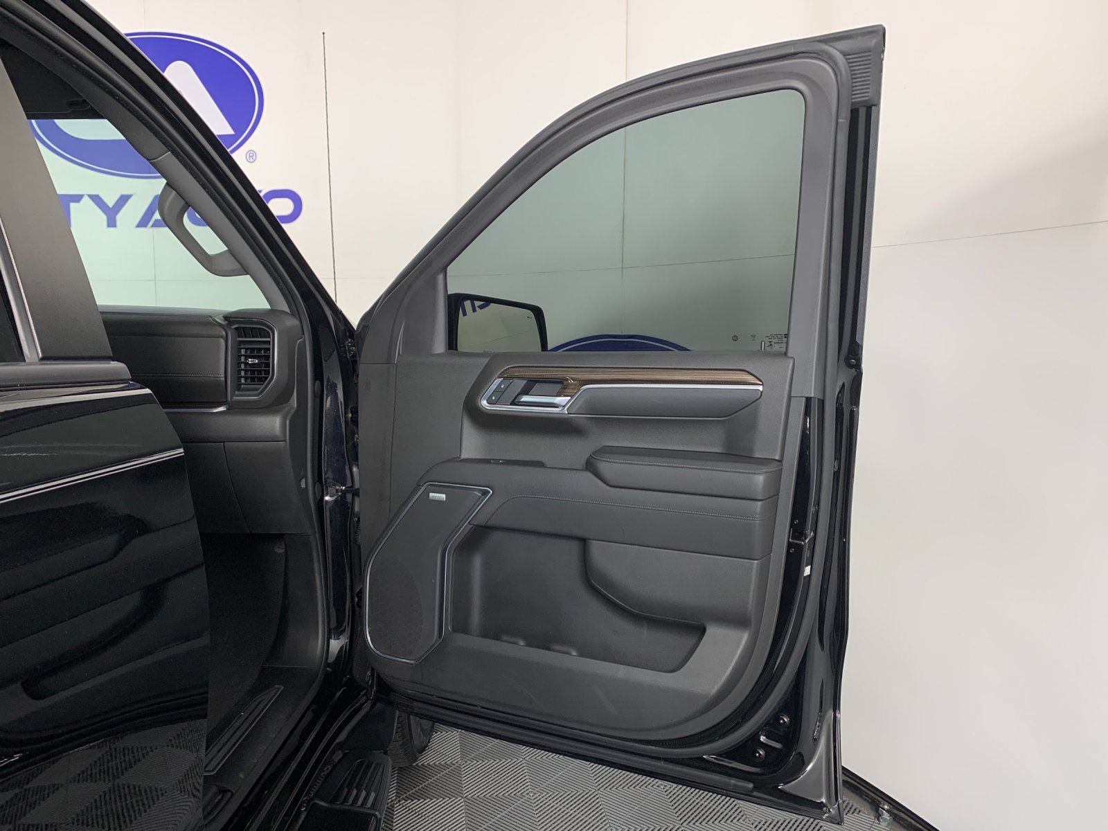 Used 2022 Chevrolet Silverado 1500 RST w/ Convenience Package II AWD/4WD image 37