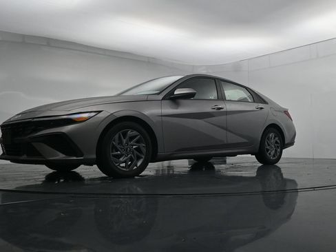 Used 2024 Hyundai Elantra SEL FWD image 20