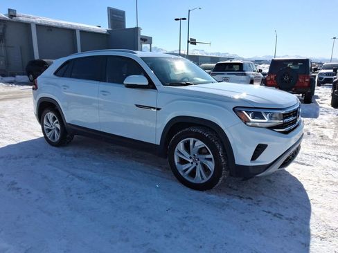 Used 2020 Volkswagen Atlas Cross Sport SE image 2