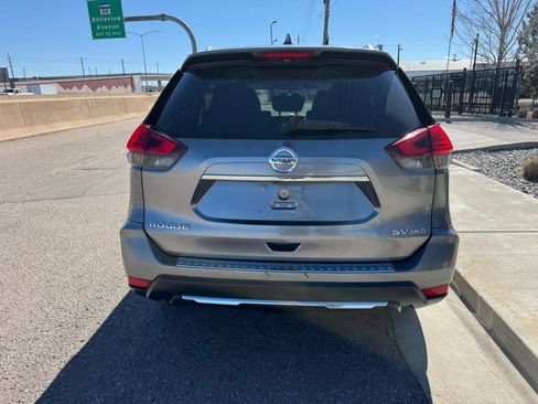Used 2017 Nissan Rogue SV w/ SV Premium Package image 3