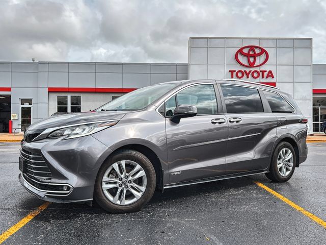 Used 2021 Toyota Sienna Limited AWD/4WD image 2