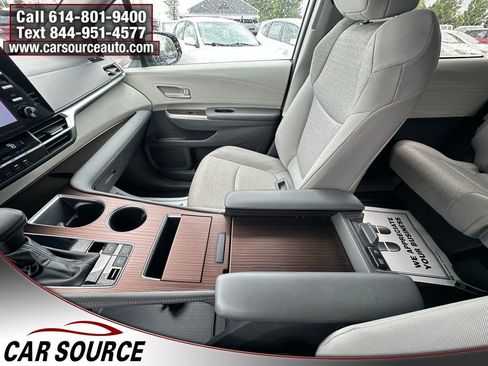 Used 2024 Toyota Sienna LE FWD image 19